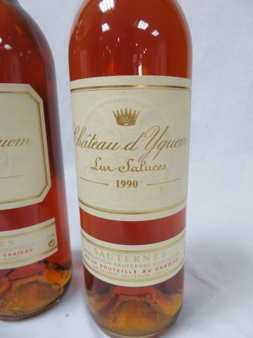 null 2 bouteilles de de Château Yquem, 1990.