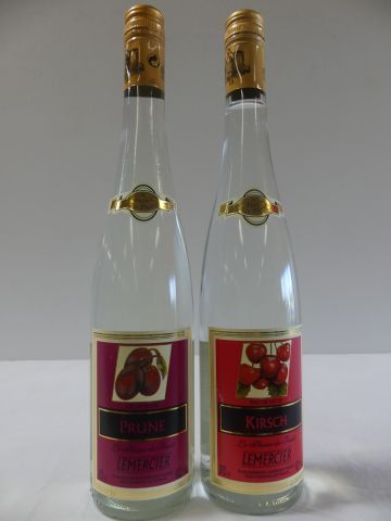 null Lot de 2 bouteilles : 1 eau de vie de prune E. Lemercier 70 cl 42%vol ; 1 eau...