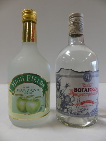 null Lot de 2 bouteilles : 1 Rhum Blanc Botafogo Trinidad et Tabago 70 cl 40 % vol....