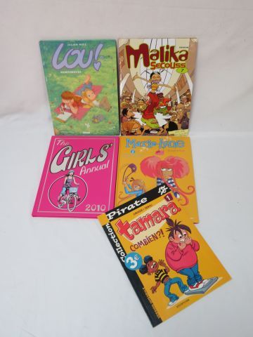 null Lot d'albums de bandes dessinées (4 rigides et 1 souple) : Marie Lune, Malika...
