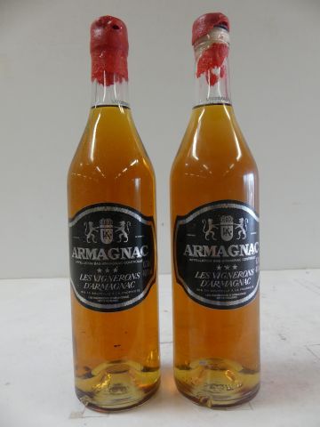 null 2 Vieilles bouteilles d'Armagnac Les Vignerons d'Armagnac 70 cl 40 % vol. (dont...