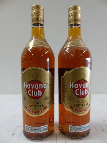 null 2 Vieilles bouteilles (100 cl) de Rhum Ambré Anejo Especial de Cuba Traditionnel...