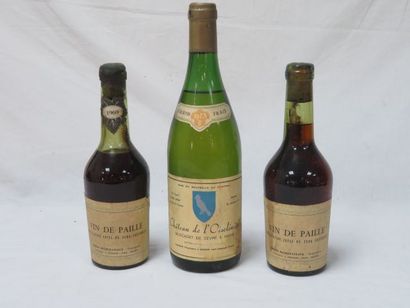 null Lot comprenant 2 bouteilles de vin de paille (Jura, une de 1969) et une de Muscadet...