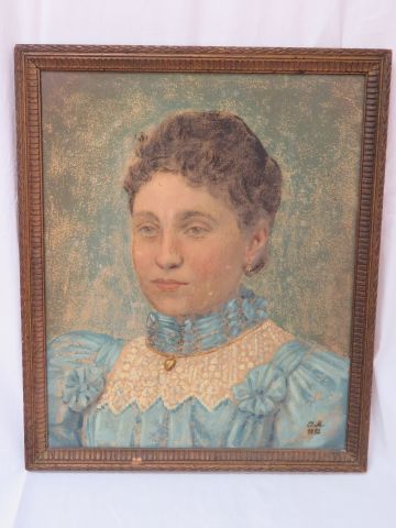 null Ecole française vers 1900 "Jeune femme en robe bleue" Technique mixte sur carton....