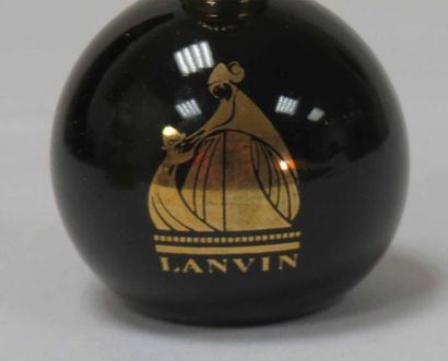 null JEANNE LANVIN
Flacon boule noire, modèle Art Déco, décoré sur fond or de Madame
Jeanne...