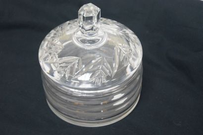 null BACCARAT Drageoir en cristal. 9 x 15 cm (petites égrenures)