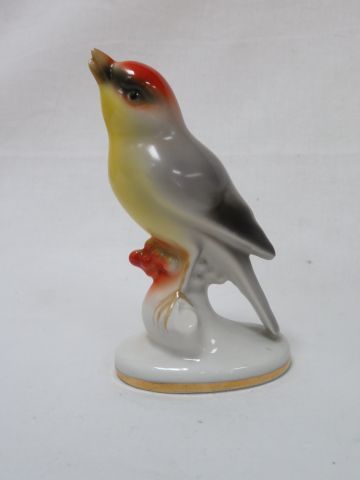 null BAVARIA Petit oiseau en porcelaine polychrome. Haut.: 11 cm (micro égrenure...