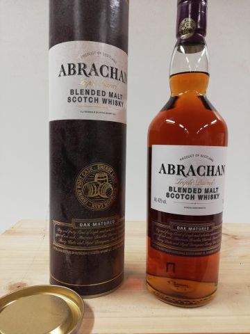 Vintage bottle of Abrachan Whisky in box... - Lot 96 - Enchères  Maisons-Laffitte