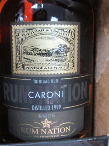 null Rhum Caroni 1999 (mise en bouteille 2015). Dans sa boîte.