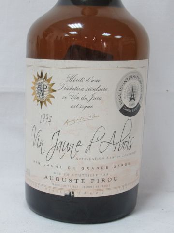 null Bouteille de Vin jaune d'Arbois, Auguste Pirou, 62 cl