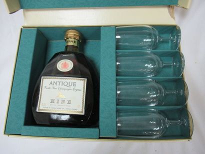 null HINE Box containing a bottle of "Antique" Fine Champagne Cognac (70 cl) and...