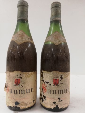 null 2 bouteilles de Saumur rouge 1977. Domaine A Jollet