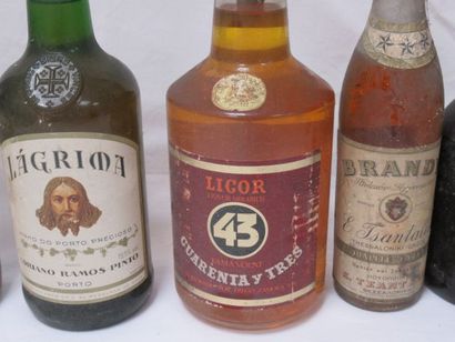 null Lot d'apéritifs : Porto, Brandy, Mirabelle …