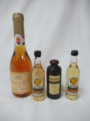 null Batch including a small bottle of Tokay (25 cl), 2 mignonettes of whisky, 1...