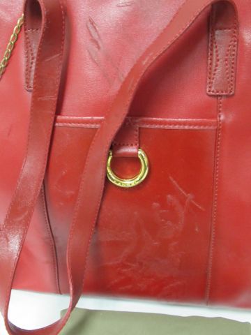 null LANCEL, sac porté main ou épaule en cuir rouge, 29 x 28 x10 cm, importantes...