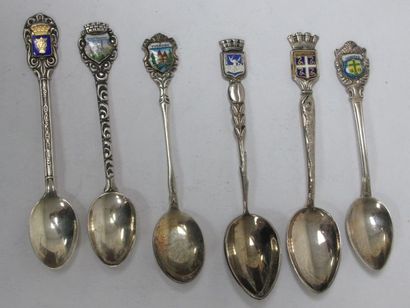 null Set of collector's spoons in enamelled silver plated metal.