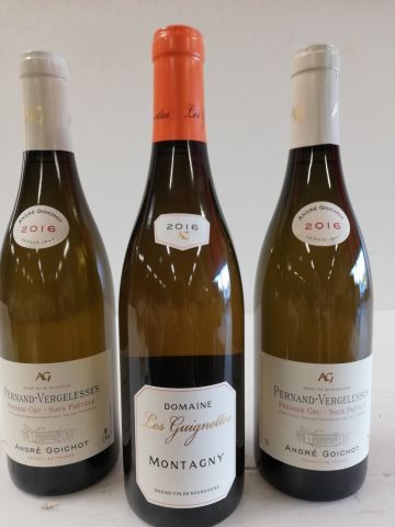 null Batch of 3 bottles: 2 Pernand Vergelesses. 1er Cru. 2016. Under Frétille.André...