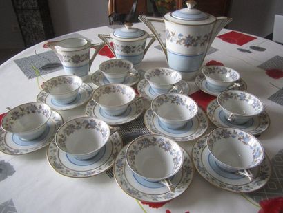 null Partie de service à thé et café en porcelaine de Limoges signée G. Michaud (XXème),...