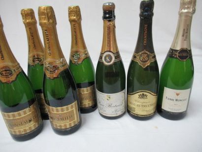 null Batch of bottles of Champagne Brut:
- 4 bottles of Charles Lafitte
- 1 bottle...