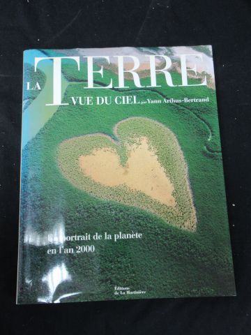 null Yann Artus BERTRAND "La Terre vue du Ciel" La Martinière, 1999 (damaged jac...