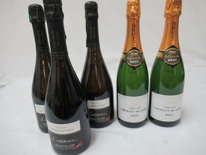 null Lot de 5 bouteilles de crémant : 
- 3 de Loire Brut Château Montfort
- 2 de...