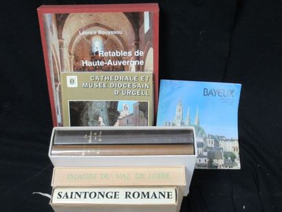 null Lot of art books on the provinces of France.