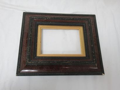 null Wooden frame lacquered and gilded in the Flemish taste. 42 x 31 cm (21 x 14...