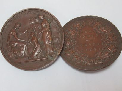 null Médaille en bronze. Datée de 1862. Diam.: 7 cm (coupée en deux, montée à vi...