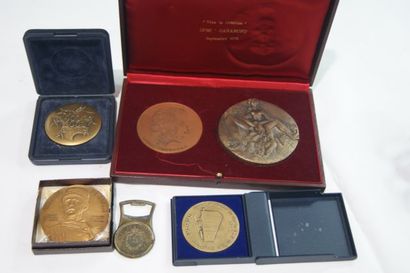 null Lot de médailles en bronze, dont Toulouse-Lautrec, De Gaulle, AFDETD, . Dans...