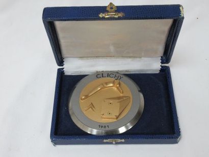 null Médaille en métal "Citroën Clichy 1981". 8 cm dans un écrin.