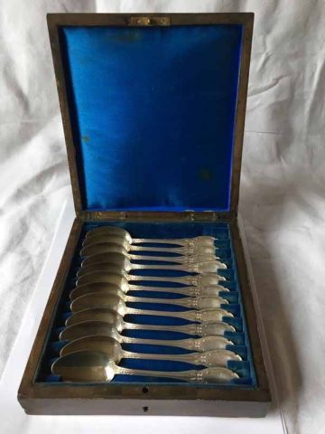 null Box containing a set of 12 silver spoons (Minerve 1st title MO Henri Soufflot)....