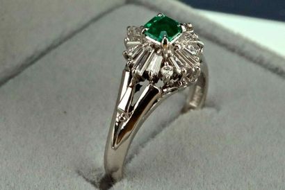 null Haute Joaillerie. Exceptionnelle et unique bague en Platine 900/°°° sertissant...