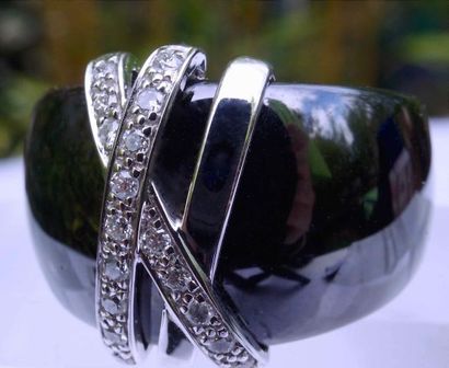 null GUY LAROCHE. Large Contemporary ring with ultra bright black ceramic platinum...