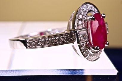 null 1.06 carat oval ruby ring with IGI certified, with 28 brilliant-cut natural...