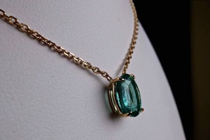 null Sublime transparent oval emerald with a very beautiful luster, 1.28 carat certified...