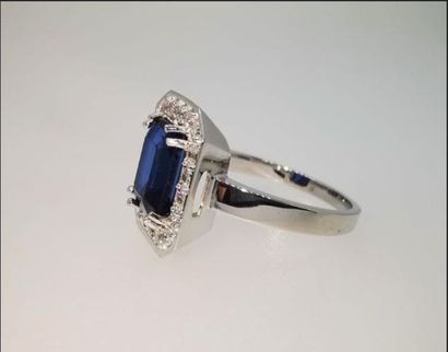 null High Jewelry. Unique ring. Exceptional Transparent sapphire for 3.07 carats...