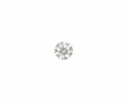 null Round diamond close to white "off white" on paper.
Accompanied by its IGR certificate...