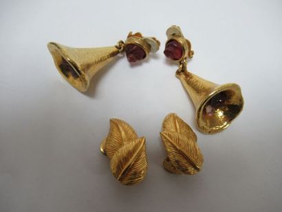 null LANVIN Pair of gold metal ear clips. A pair of bell-shaped clips is attache...