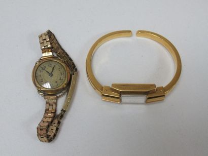 null Lot de deux montres de dame en métal doré et plaqué or.