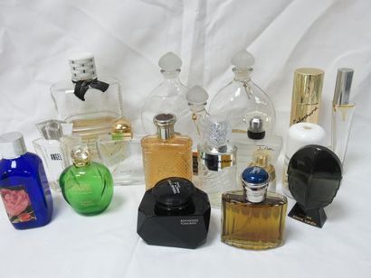 null Lot de flacons de parfums vides (environ 10), dont Christian Dior, Guerlain,...