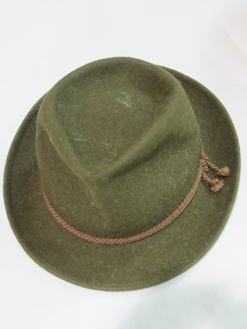 null TIRARD Chapeau tyrolien en feutre vert. Taille 50.