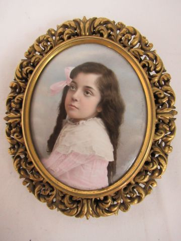 null MAISON MATHIEU-DEROCHE Portrait en buste d’une jeune fille.
1 portrait photographique...