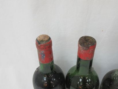 null Lot de 4 bouteilles de vin rouge : 2 de Haut Médoc Chevalier d'Ars 1962 et 1970...