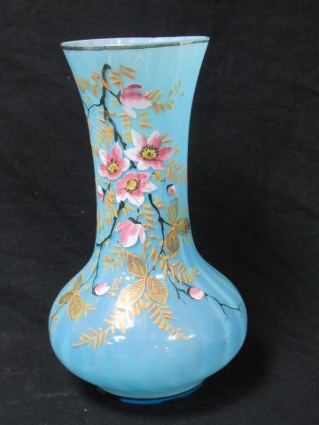 null Vase en verre bleu, à décor émaillé de fleurs. Haut.: 23 cm