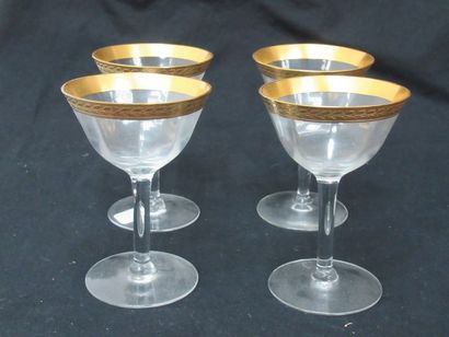 null Set of 4 crystal digestive glasses with gold highlights. 10 cm