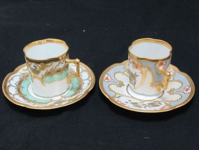 null Pair of coffee cups, with their saucers, made of polychrome porcelain and g...