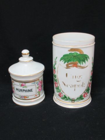 null LIMOGES Pot à morphine en porcelaine blanche à décor polychrome et or. 15 cm...