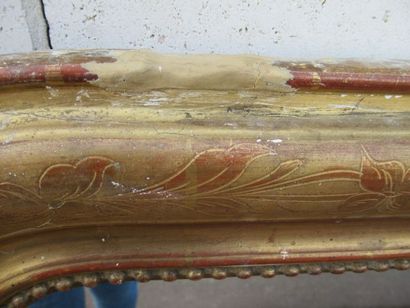 null Trumeau en bois doré, à décor de rinceaux. XIXe siècle. 107 x 73 cm (restau...