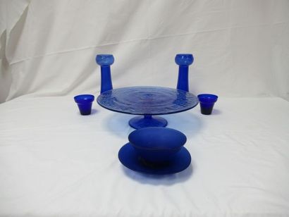 null Blue glass set, comprising a dish on a pedestal, a pair of vases, two cups,...