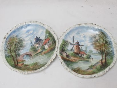 null Pair of polychrome porcelain plates with landscape decoration. 24 cm